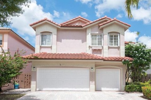 Villa ou maison à vendre à Doral, Floride: 5 chambres, 283.54 m2 № 1940694 - photo 1