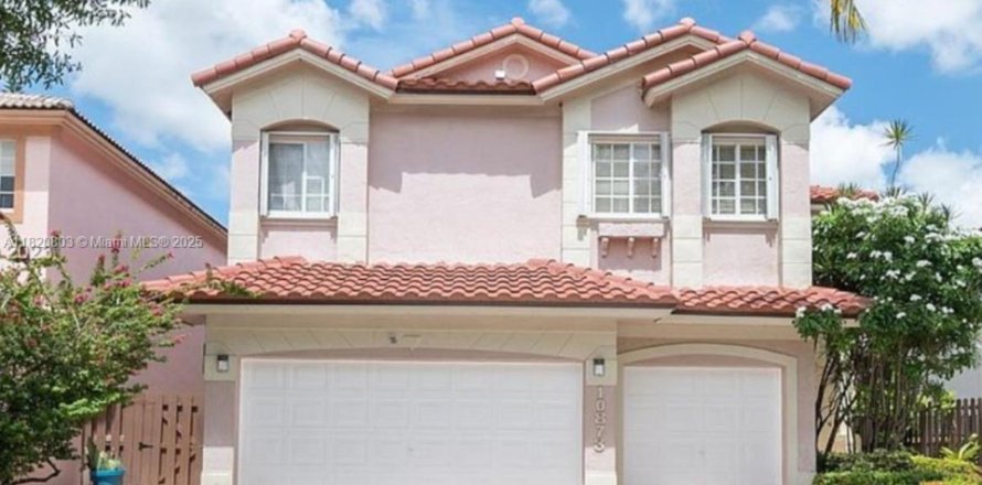 Villa ou maison à Doral, Floride 5 chambres, 283.54 m2 № 1940694