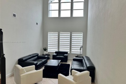 Villa ou maison à vendre à Doral, Floride: 5 chambres, 283.54 m2 № 1940694 - photo 10