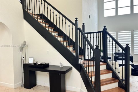 Villa ou maison à vendre à Doral, Floride: 5 chambres, 283.54 m2 № 1940694 - photo 3