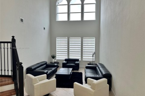 Villa ou maison à vendre à Doral, Floride: 5 chambres, 283.54 m2 № 1940694 - photo 2