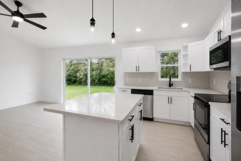 House in Sebastian, Florida 3 bedrooms, 132.57 sq.m. № 2088098 - photo 10