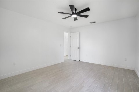 House in Sebastian, Florida 3 bedrooms, 132.57 sq.m. № 2088098 - photo 28