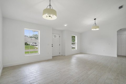 House in Sebastian, Florida 3 bedrooms, 132.57 sq.m. № 2088098 - photo 22