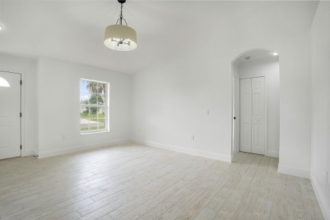 House in Sebastian, Florida 3 bedrooms, 132.57 sq.m. № 2088098 - photo 15