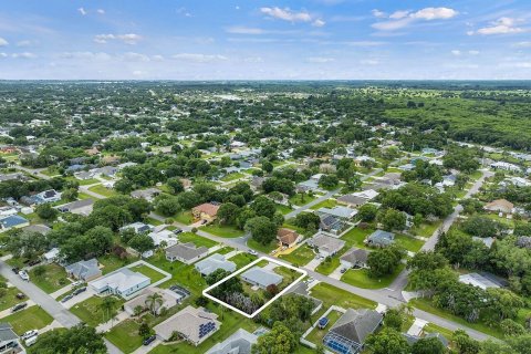 House in Sebastian, Florida 3 bedrooms, 132.57 sq.m. № 2088098 - photo 7