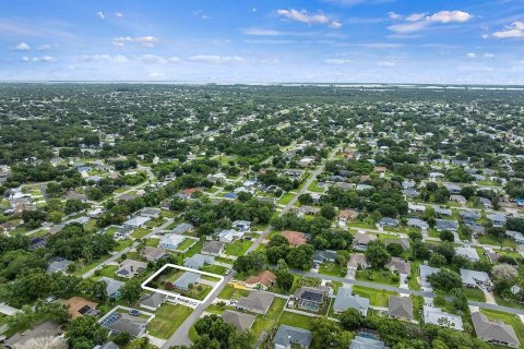 House in Sebastian, Florida 3 bedrooms, 132.57 sq.m. № 2088098 - photo 11