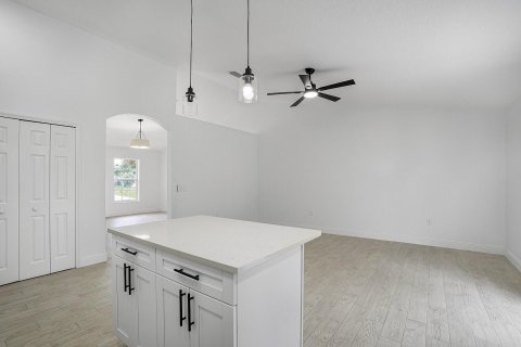House in Sebastian, Florida 3 bedrooms, 132.57 sq.m. № 2088098 - photo 13