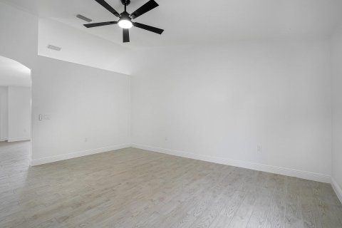 House in Sebastian, Florida 3 bedrooms, 132.57 sq.m. № 2088098 - photo 25