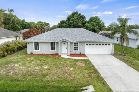 House in Sebastian, Florida 3 bedrooms, 132.57 sq.m. № 2088098