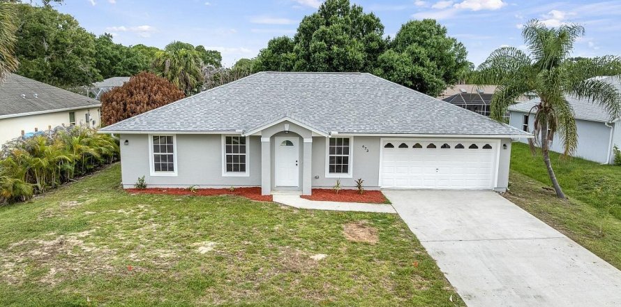 House in Sebastian, Florida 3 bedrooms, 132.57 sq.m. № 2088098