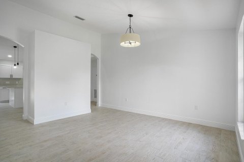 House in Sebastian, Florida 3 bedrooms, 132.57 sq.m. № 2088098 - photo 21