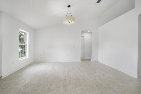 House in Sebastian, Florida 3 bedrooms, 132.57 sq.m. № 2088098 - photo 16