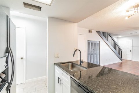 Condo in Tampa, Florida, 2 bedrooms  № 2225016 - photo 5