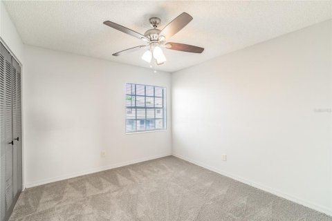 Condo in Tampa, Florida, 2 bedrooms  № 2225016 - photo 11