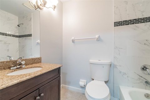 Condo in Tampa, Florida, 2 bedrooms  № 2225016 - photo 13