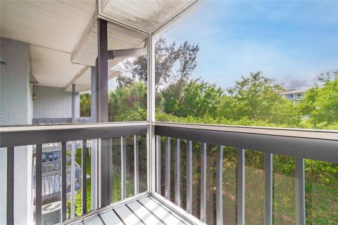 Condo in Tampa, Florida, 2 bedrooms  № 2225016 - photo 20