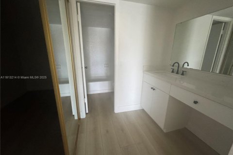 Condo in Miami, Florida, 2 bedrooms  № 1966754 - photo 8