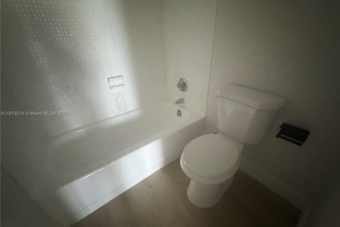Condo in Miami, Florida, 2 bedrooms  № 1966754 - photo 9