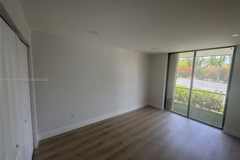 Condo in Miami, Florida, 2 bedrooms  № 1966754 - photo 6