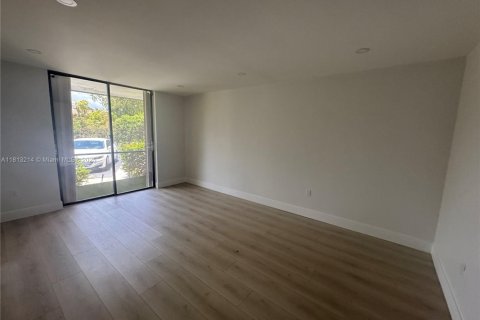 Condo in Miami, Florida, 2 bedrooms  № 1966754 - photo 7