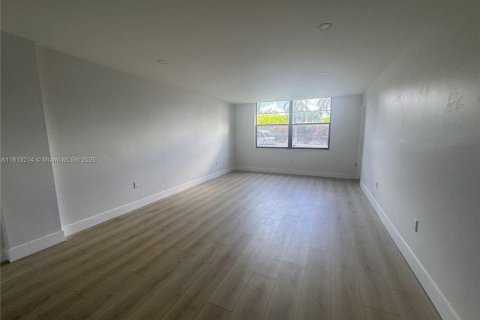 Condo in Miami, Florida, 2 bedrooms  № 1966754 - photo 3