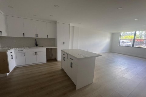 Condo in Miami, Florida, 2 bedrooms  № 1966754 - photo 2