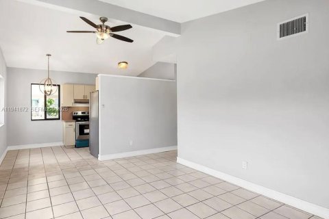 Casa en venta en Miami, Florida, 4 dormitorios, 103.31 m2 № 2000763 - foto 14