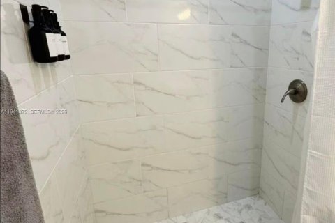 Casa en venta en Miami, Florida, 4 dormitorios, 103.31 m2 № 2000763 - foto 18