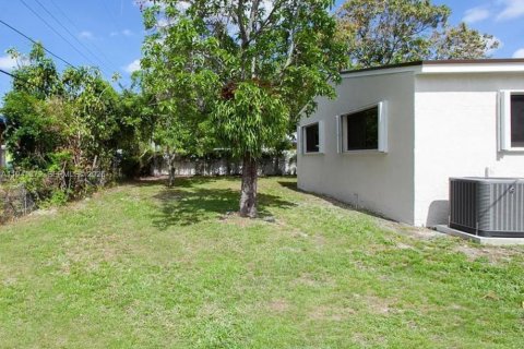 Casa en venta en Miami, Florida, 4 dormitorios, 103.31 m2 № 2000763 - foto 3