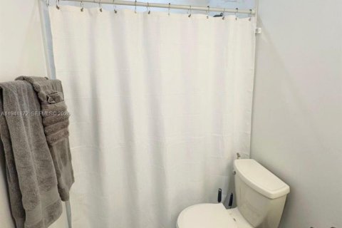 Casa en venta en Miami, Florida, 4 dormitorios, 103.31 m2 № 2000763 - foto 17