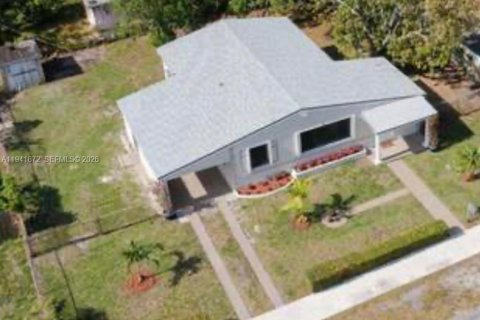 Casa en venta en Miami, Florida, 4 dormitorios, 103.31 m2 № 2000763 - foto 2