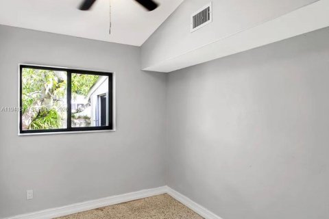 Casa en venta en Miami, Florida, 4 dormitorios, 103.31 m2 № 2000763 - foto 8