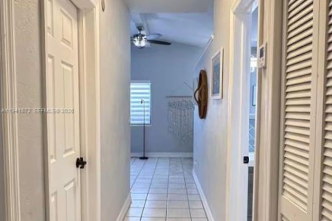 Casa en venta en Miami, Florida, 4 dormitorios, 103.31 m2 № 2000763 - foto 4