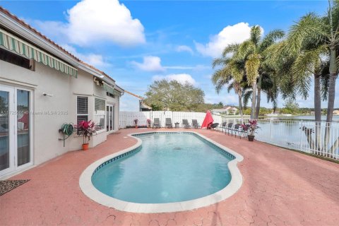 Casa en venta en Miramar, Florida, 4 dormitorios, 166.67 m2 № 1937757 - foto 25