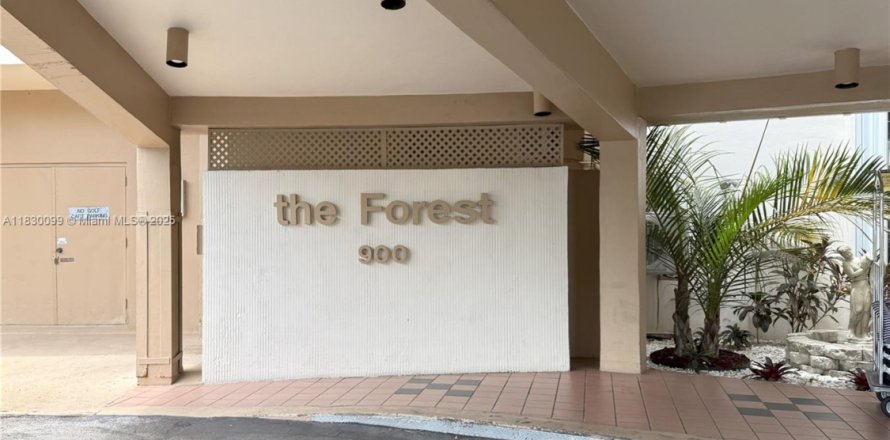 Condominio en Pembroke Pines, Florida, 1 dormitorio  № 1979953