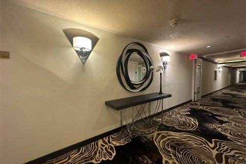 Condo in Miami, Florida, 3 bedrooms  № 1049808 - photo 1