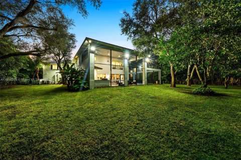 House in Pinecrest, Florida 7 bedrooms, 559.55 sq.m. № 1947781 - photo 29