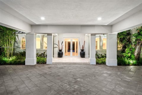 House in Pinecrest, Florida 7 bedrooms, 559.55 sq.m. № 1947781 - photo 9