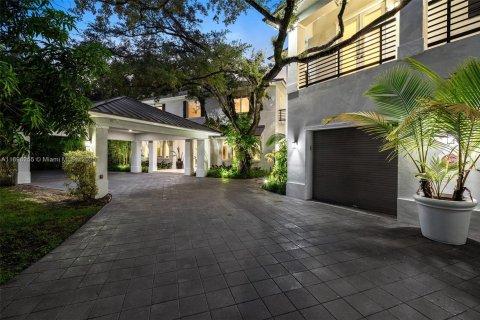 House in Pinecrest, Florida 7 bedrooms, 559.55 sq.m. № 1947781 - photo 6