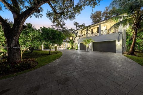 House in Pinecrest, Florida 7 bedrooms, 559.55 sq.m. № 1947781 - photo 5