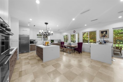 House in Pinecrest, Florida 7 bedrooms, 559.55 sq.m. № 1947781 - photo 16