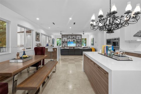 House in Pinecrest, Florida 7 bedrooms, 559.55 sq.m. № 1947781 - photo 17