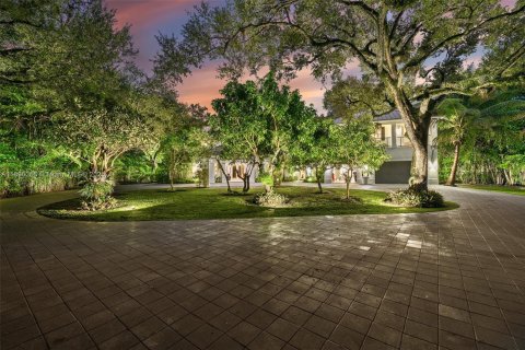 House in Pinecrest, Florida 7 bedrooms, 559.55 sq.m. № 1947781 - photo 4
