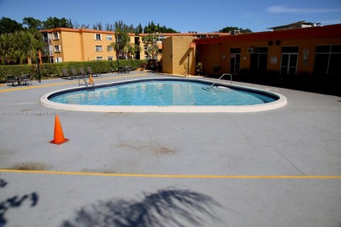 Condominio en venta en Deerfield Beach, Florida, 2 dormitorios, 119.84 m2 № 1830209 - foto 10