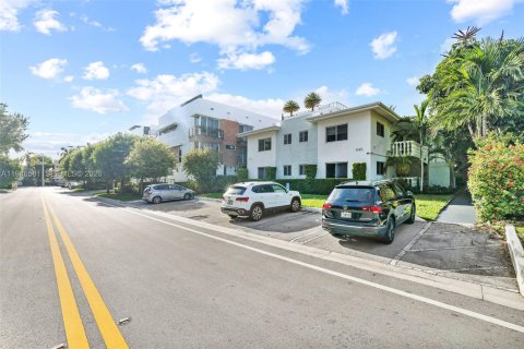 Снять в аренду виллу или дом в Бей-Харбор-Айлендс, Флорида 3 спальни, 141.68м2, № 2003458 - фото 18