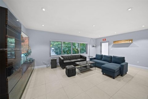 Снять в аренду виллу или дом в Бей-Харбор-Айлендс, Флорида 3 спальни, 141.68м2, № 2003458 - фото 3