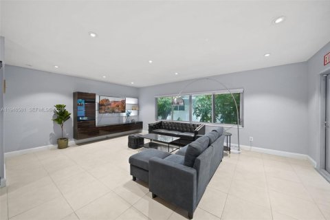 Снять в аренду виллу или дом в Бей-Харбор-Айлендс, Флорида 3 спальни, 141.68м2, № 2003458 - фото 4