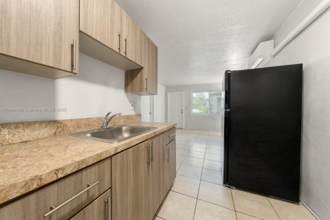 Apartamento en alquiler en Fort Lauderdale, Florida, 2 dormitorios, 69.68 m2 № 1945904 - foto 2