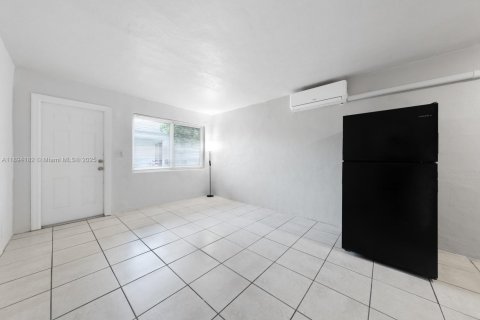 Apartamento en alquiler en Fort Lauderdale, Florida, 2 dormitorios, 69.68 m2 № 1945904 - foto 3